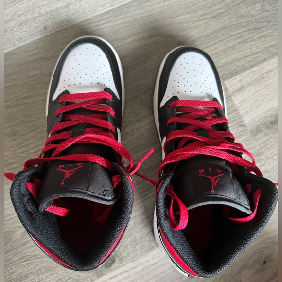 Air Jordan Mid 1 - Picture 8 of 16